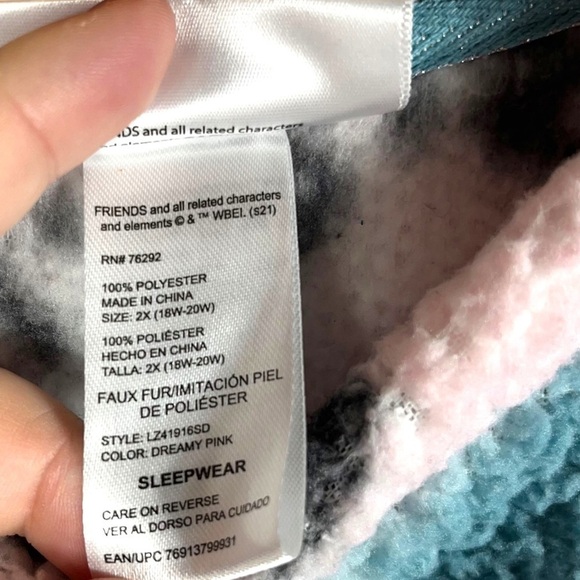 4 for $20 SALE! Friends Teddy Fleece Graphic Lounge Sweatshirt, Dreamy Pink,2X - Picture 6 of 10